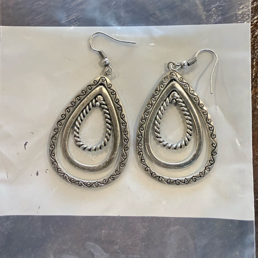 Chic Silver Teardrop Earrings